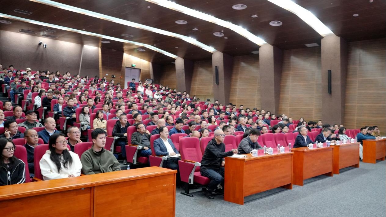 学校举办2025年党的民族宗教理论政策 下基层 “百场万人”大宣讲活动